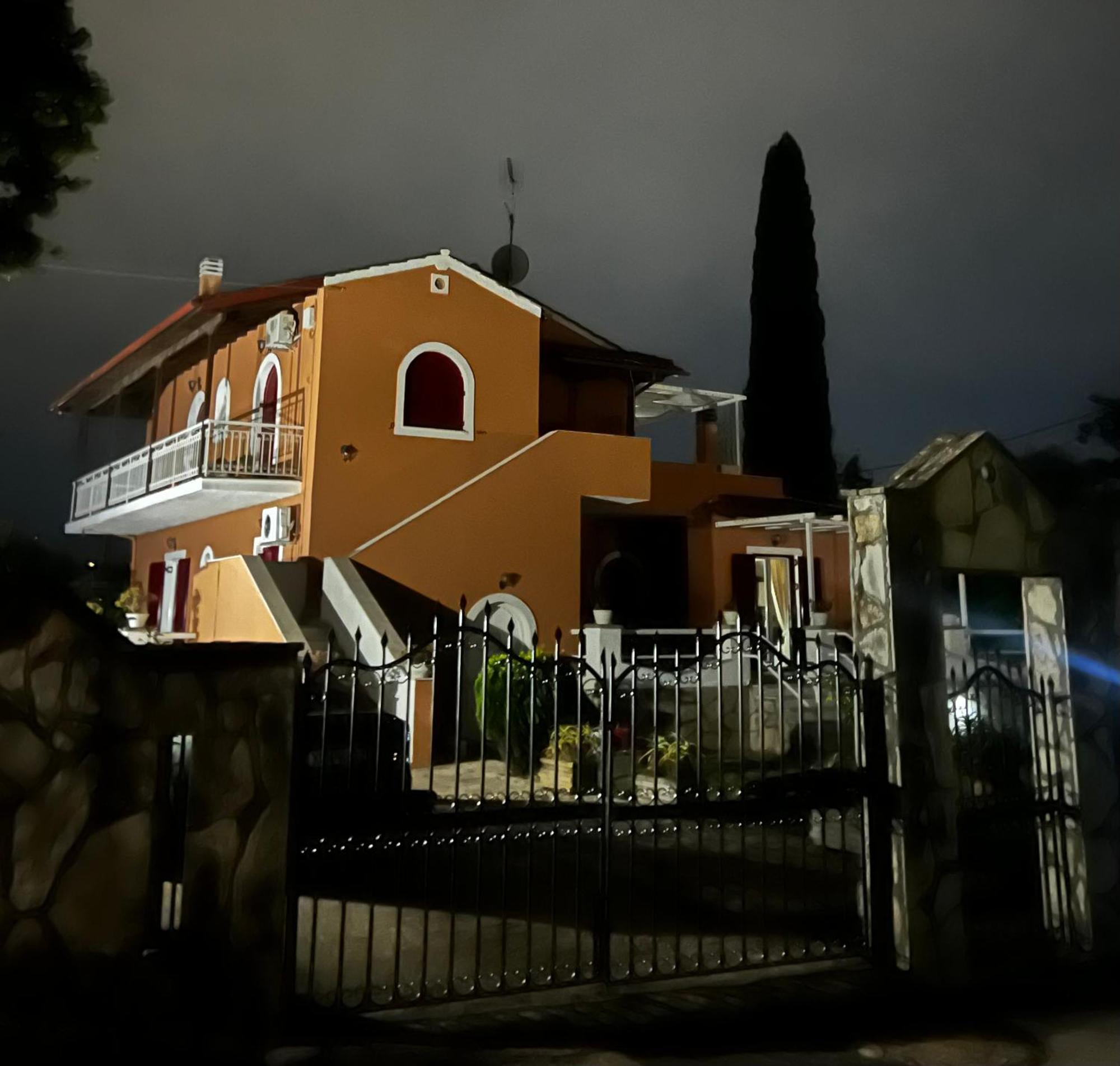 Villa Nisi Gerekou Kontokali Eksteriør billede