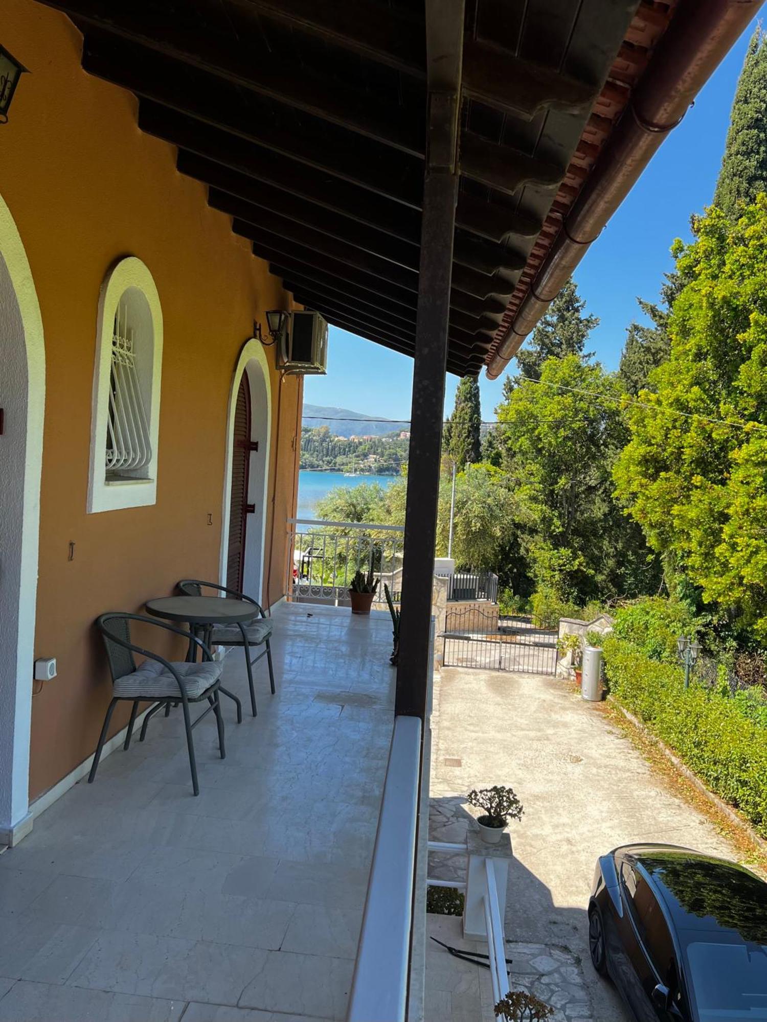 Villa Nisi Gerekou Kontokali Eksteriør billede